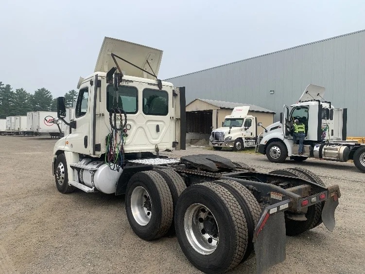 2019 Freightliner Cascadia in Franklin, MA — photo 5