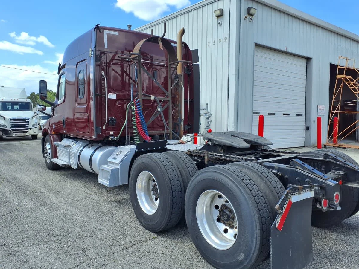 2020 Freightliner Cascadia - image 6