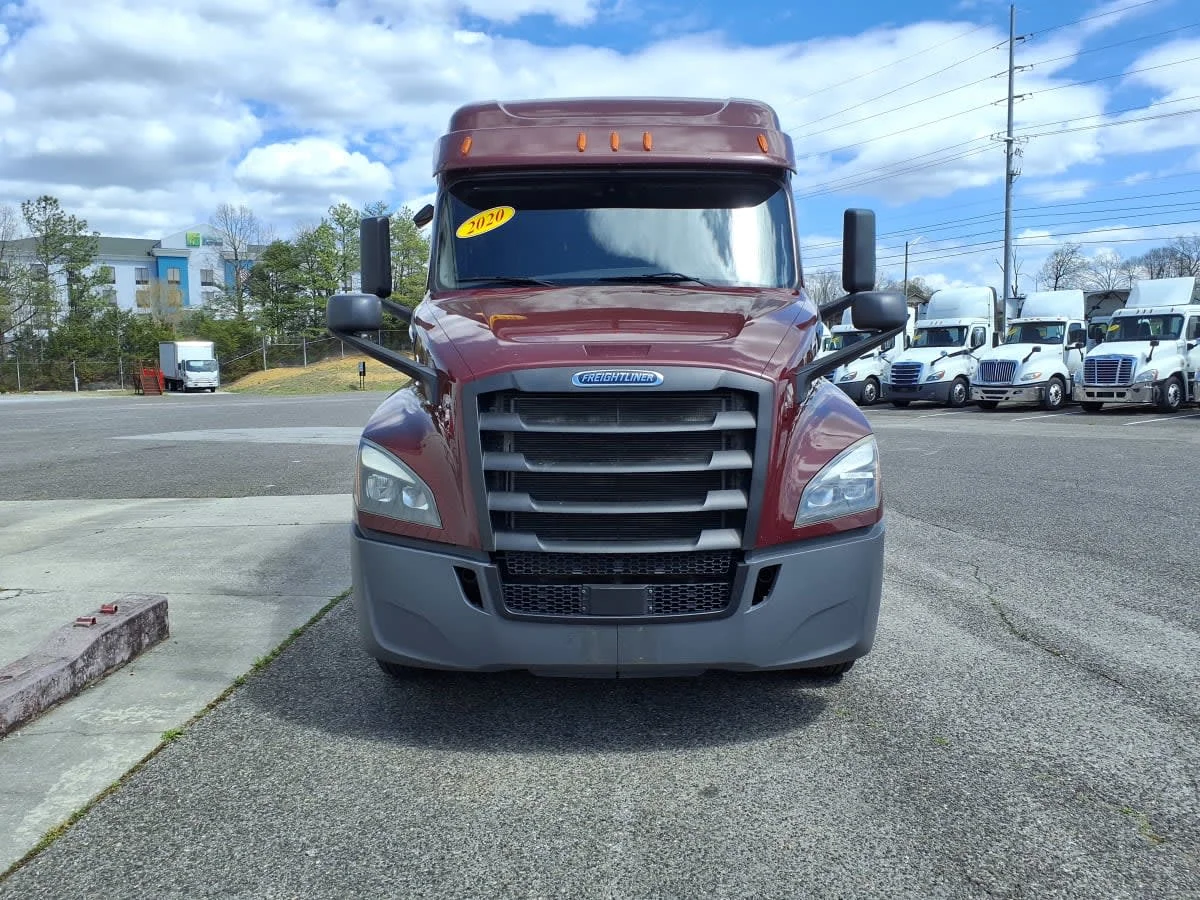 2020 Freightliner Cascadia - image 2
