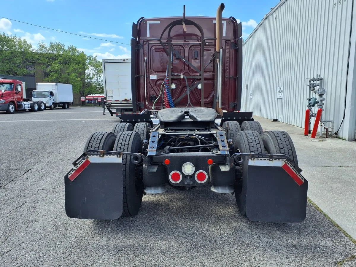 2020 Freightliner Cascadia - image 5