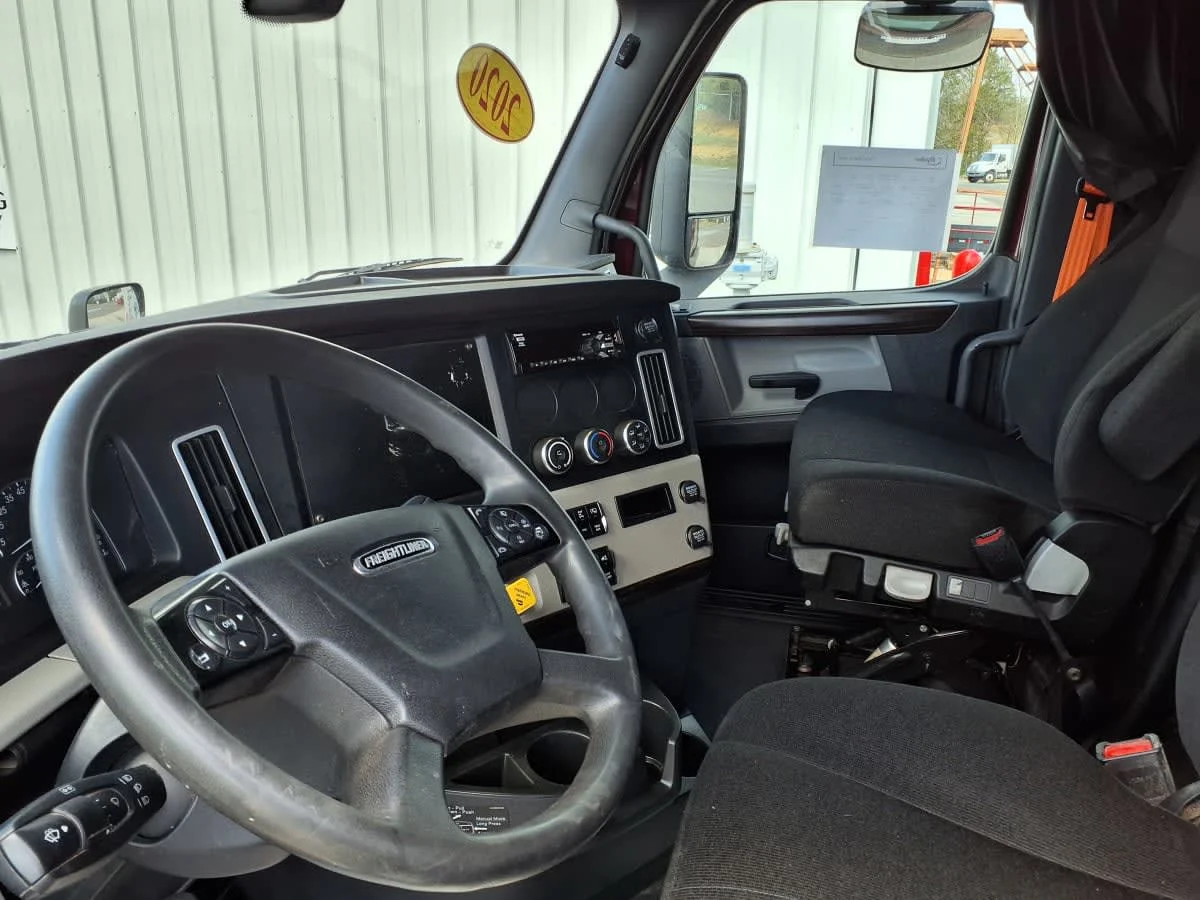 2020 Freightliner Cascadia in Knoxville, TN — photo 7