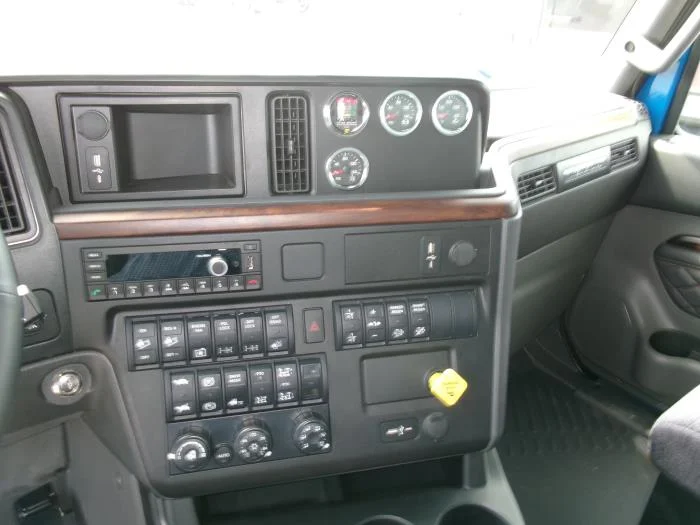 2026 International HX - image 14