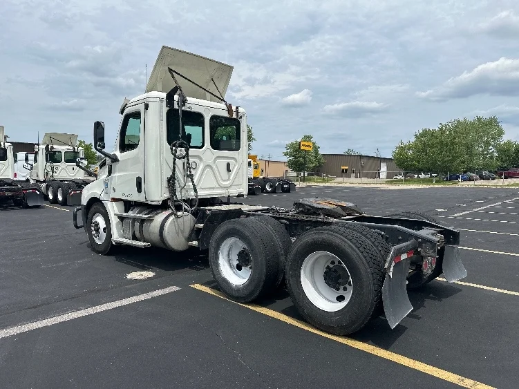 2019 Freightliner Cascadia in Indianapolis, IN — photo 5