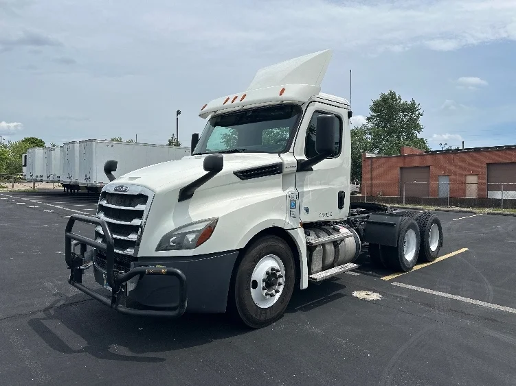 2019 Freightliner Cascadia in Indianapolis, IN — photo 3