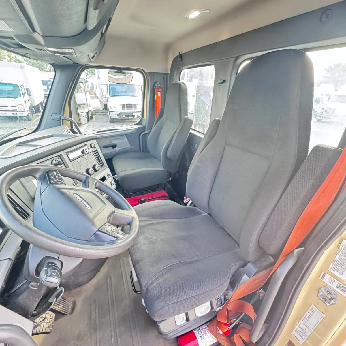 2020 Freightliner Cascadia in Syracuse, NY — photo 7