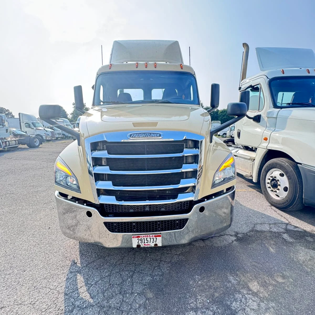 2020 Freightliner Cascadia in Syracuse, NY — photo 2