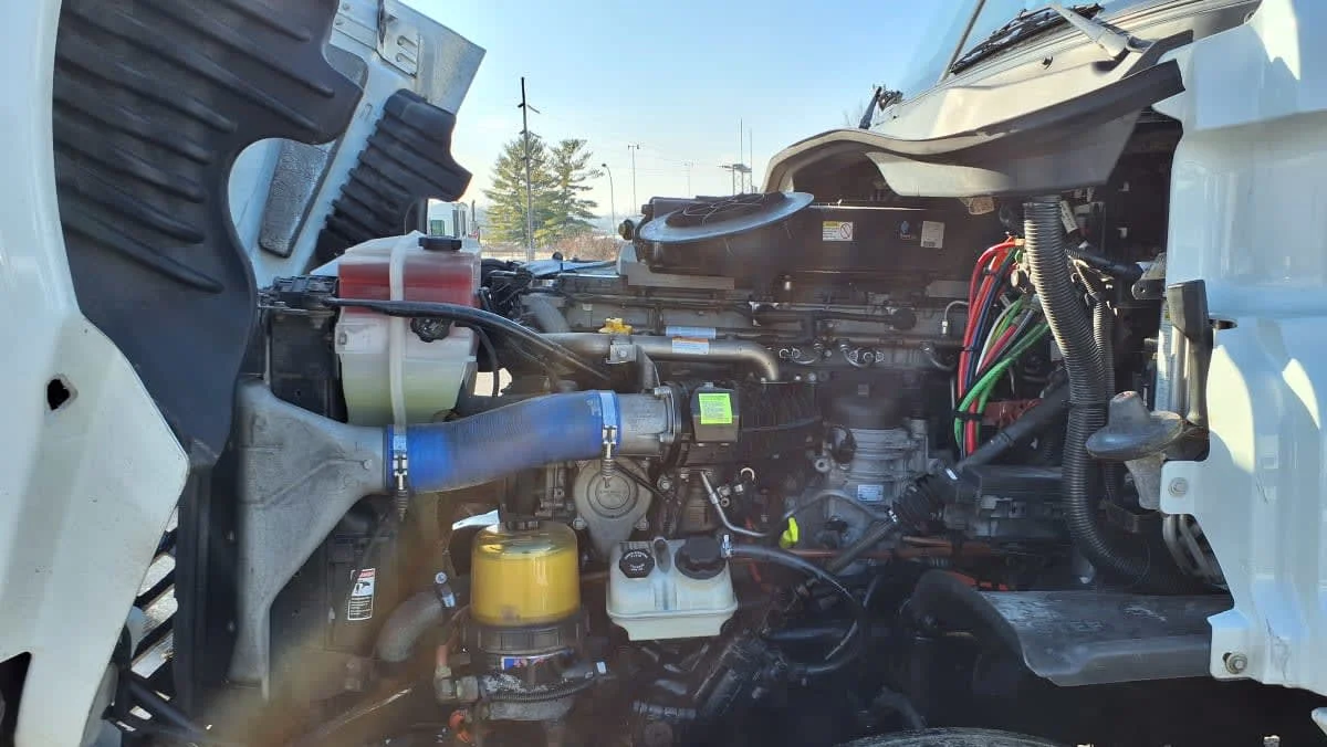 2019 Freightliner Cascadia - image 9