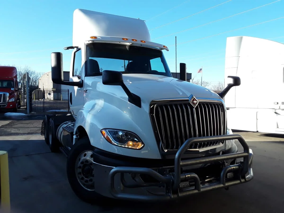 2020 International LT in Kansas City, MO — photo 3