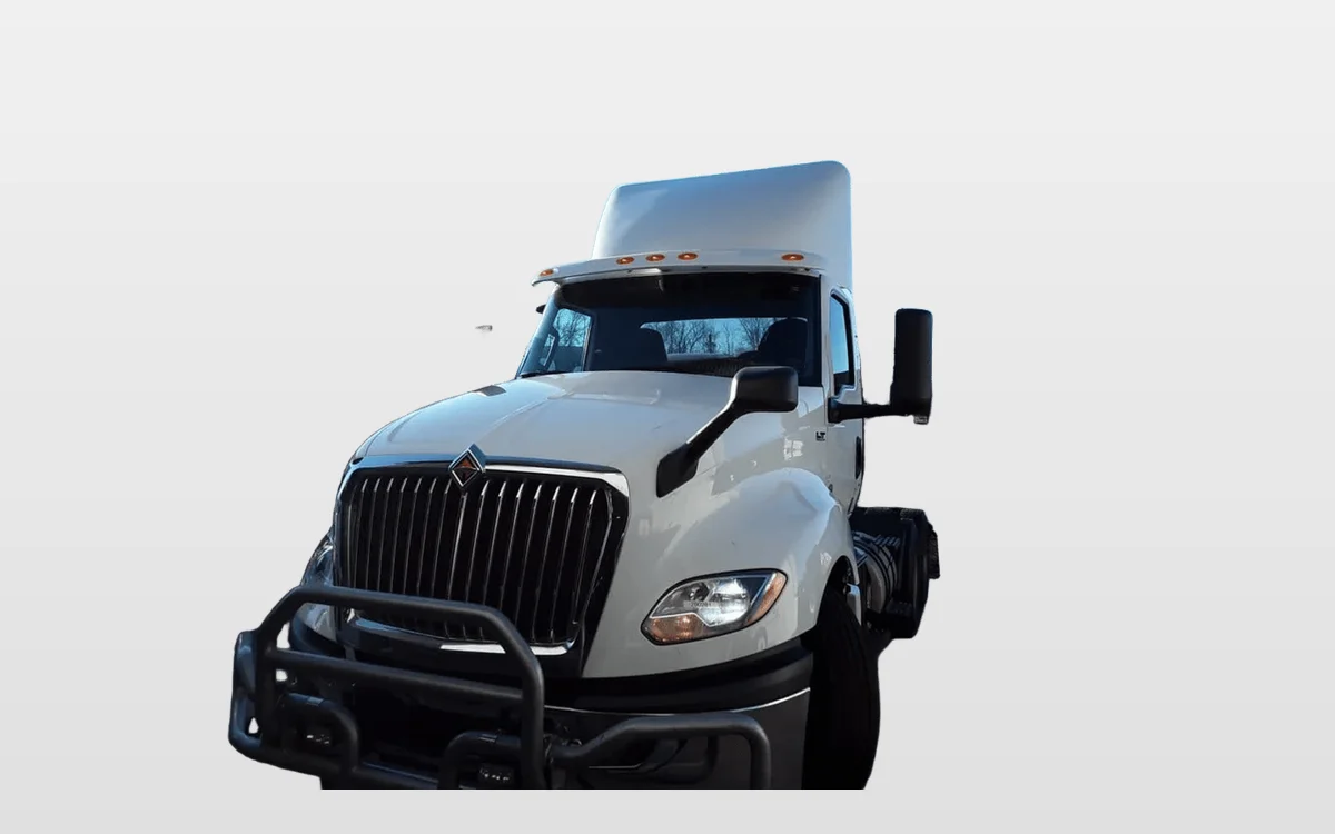 2020 International LT - image 1