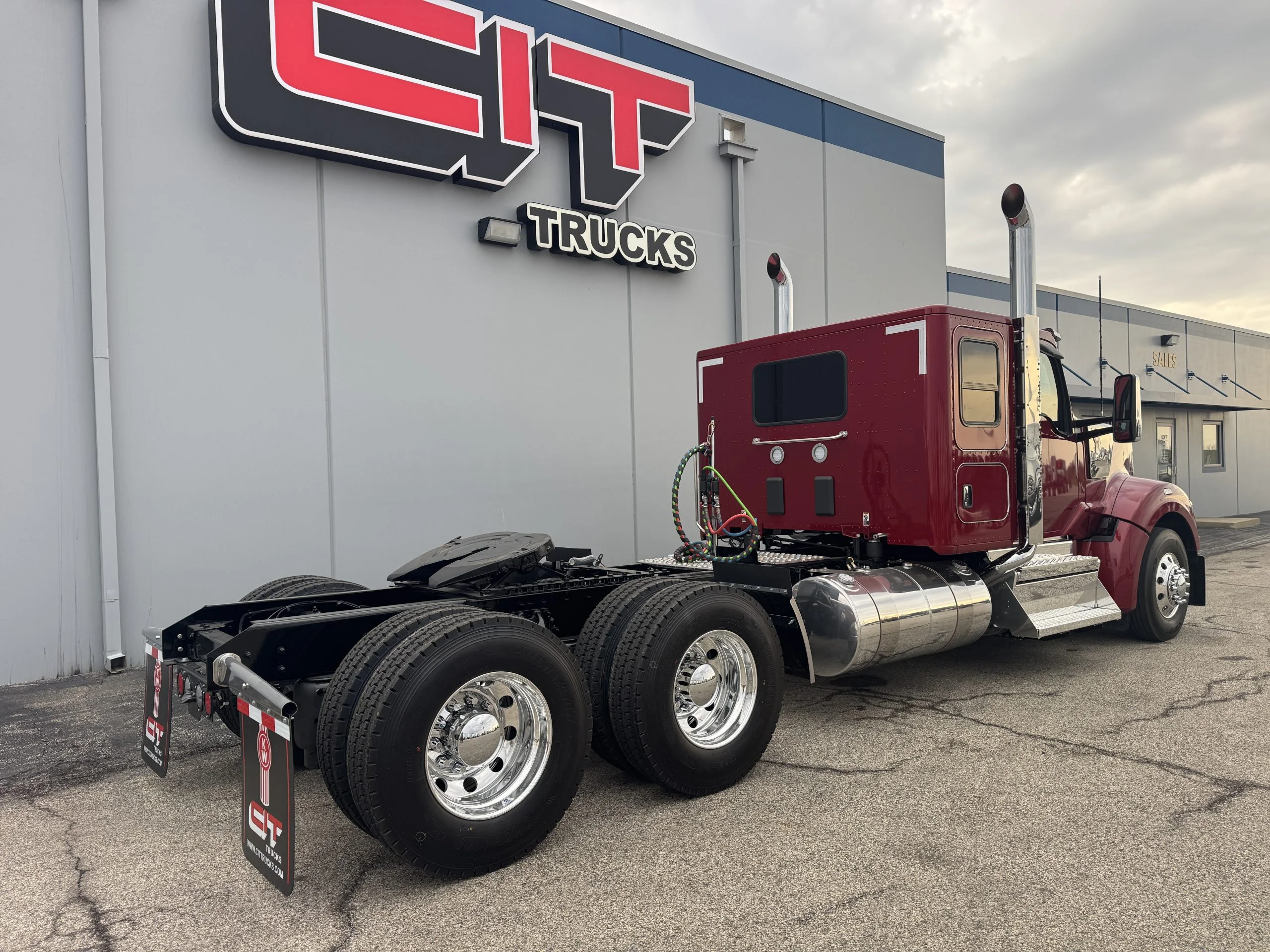 2027 Kenworth W990 - image 5