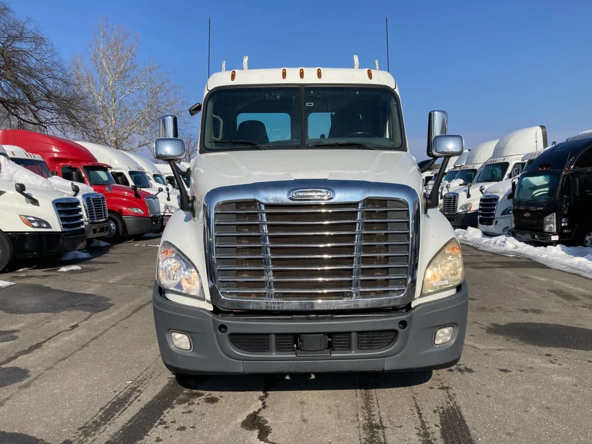 2019 Freightliner Cascadia in Springfield, MA — photo 2