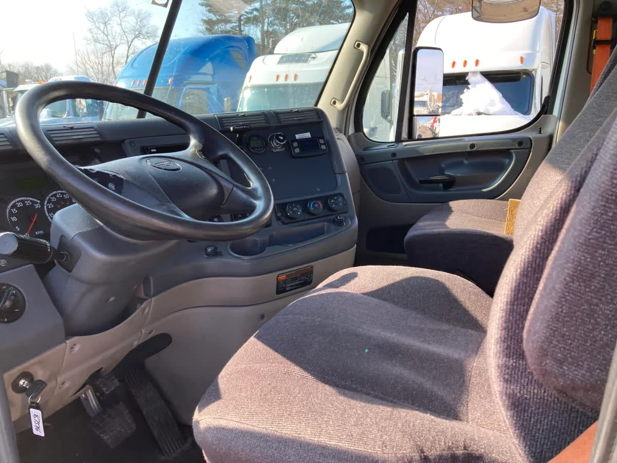2019 Freightliner Cascadia in Springfield, MA — photo 9