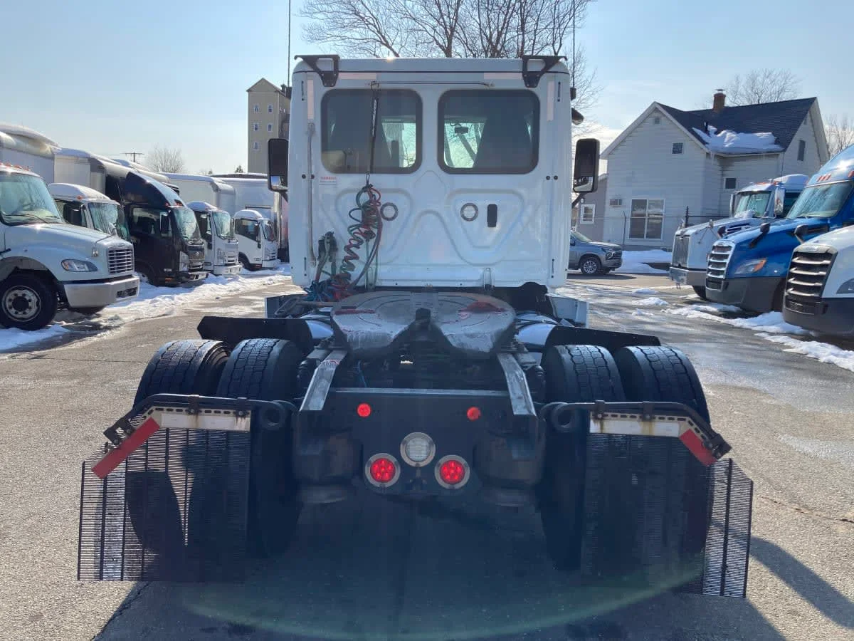 2019 Freightliner Cascadia in Springfield, MA — photo 5