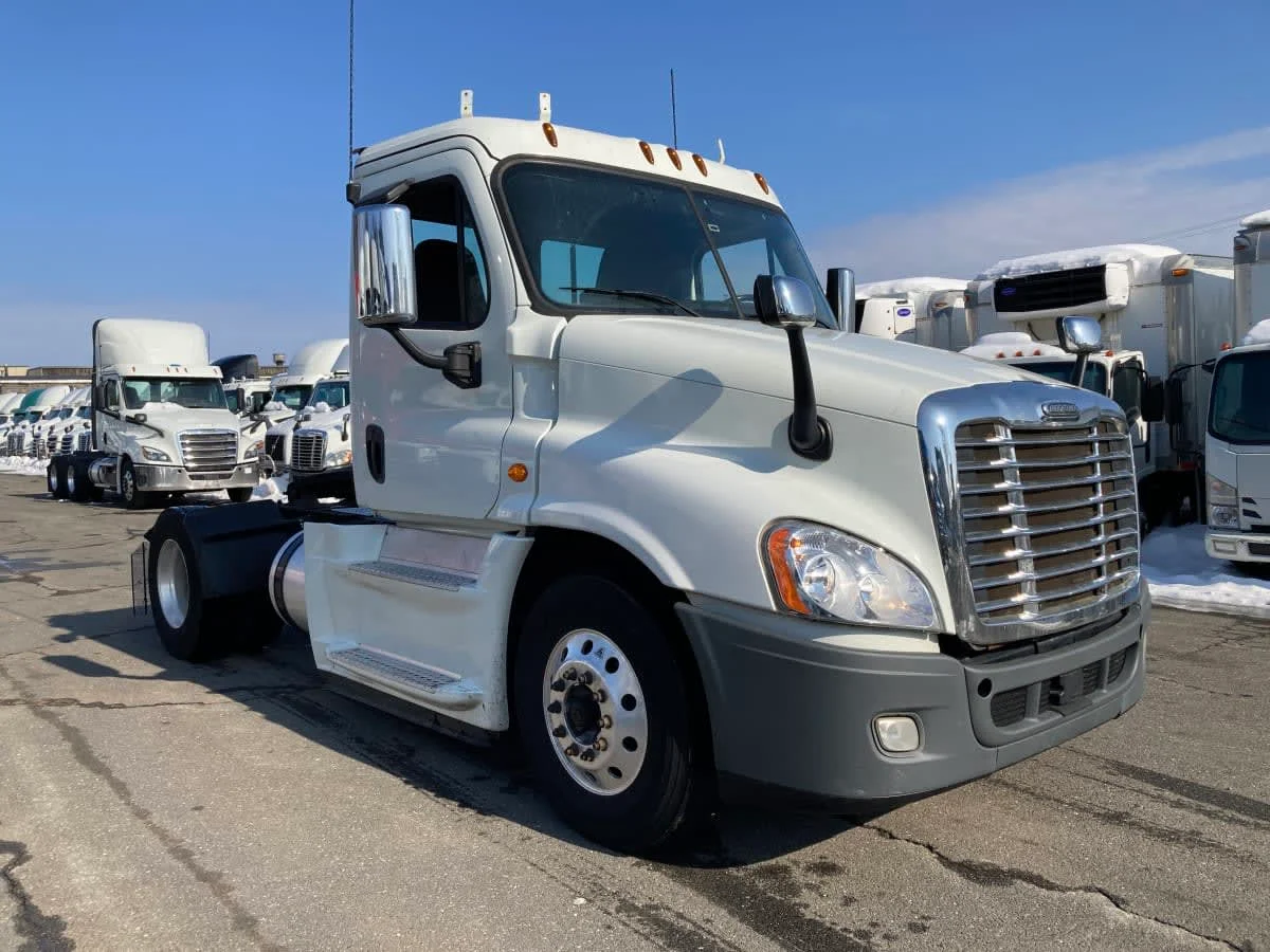 2019 Freightliner Cascadia in Springfield, MA — photo 3