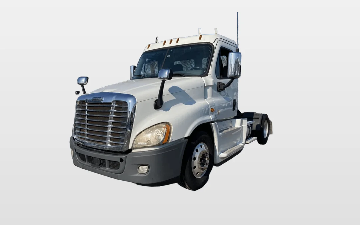 2019 Freightliner Cascadia - image 1