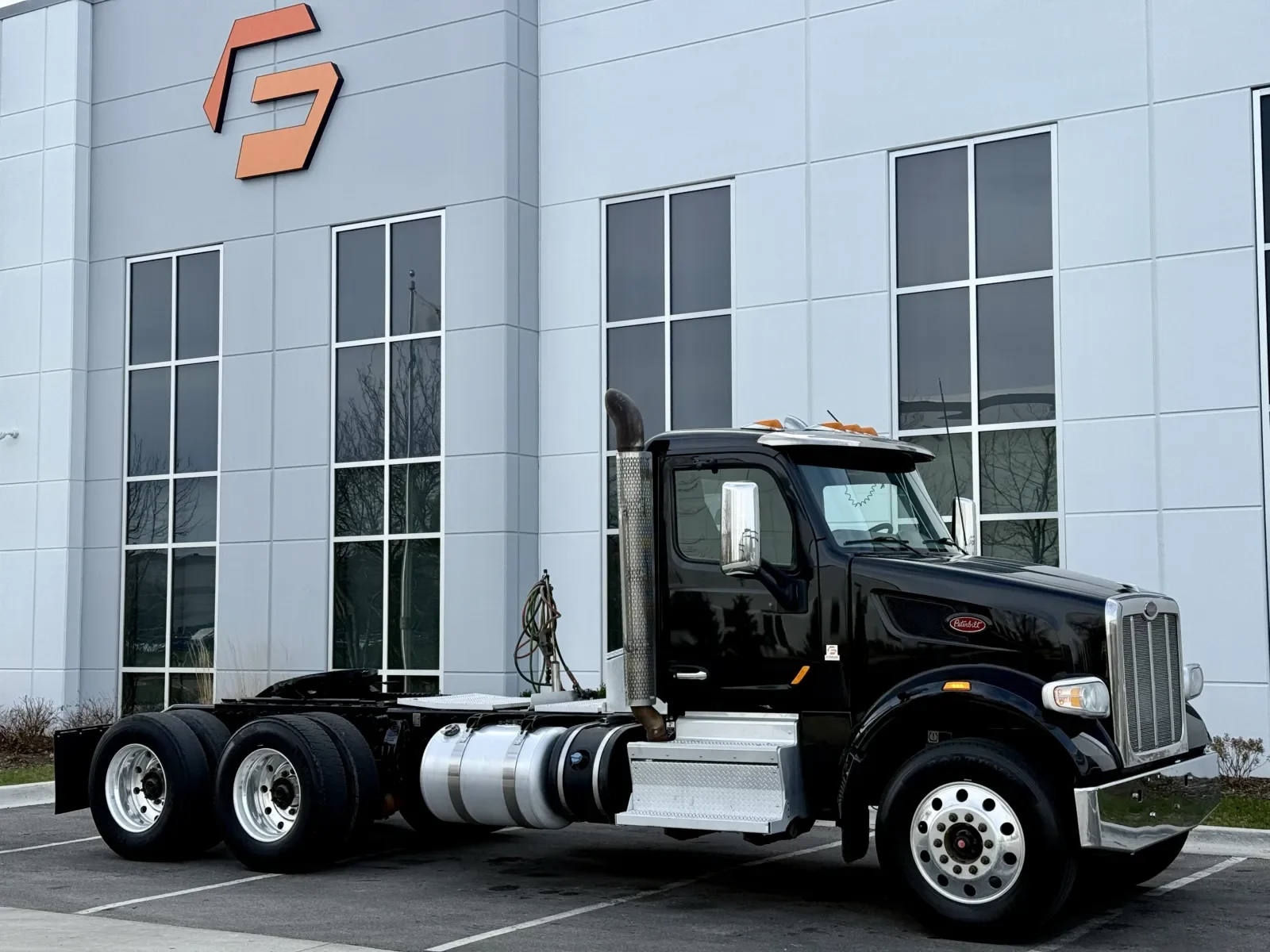 2020 Peterbilt 567 in New Lenox, IL — photo 2
