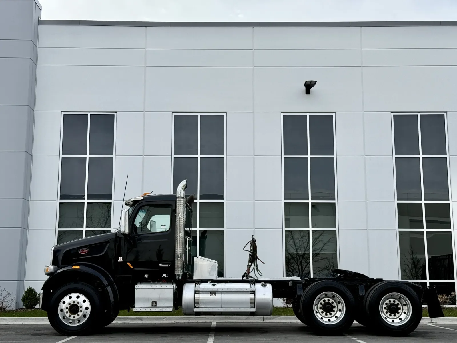2020 Peterbilt 567 in New Lenox, IL — photo 4