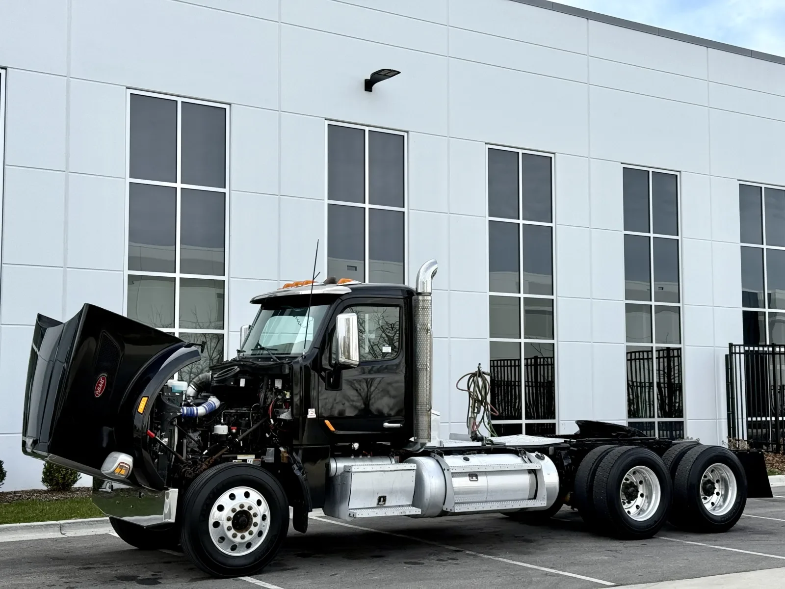 2020 Peterbilt 567 in New Lenox, IL — photo 10