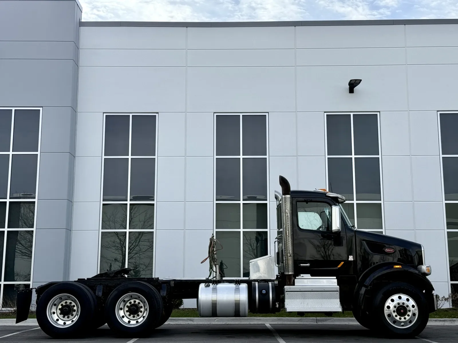 2020 Peterbilt 567 in New Lenox, IL — photo 3