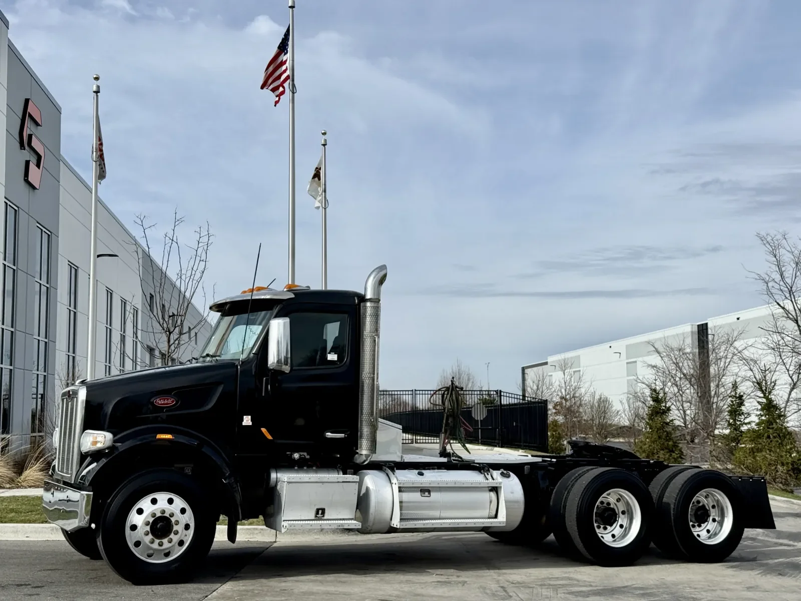 2020 Peterbilt 567 in New Lenox, IL