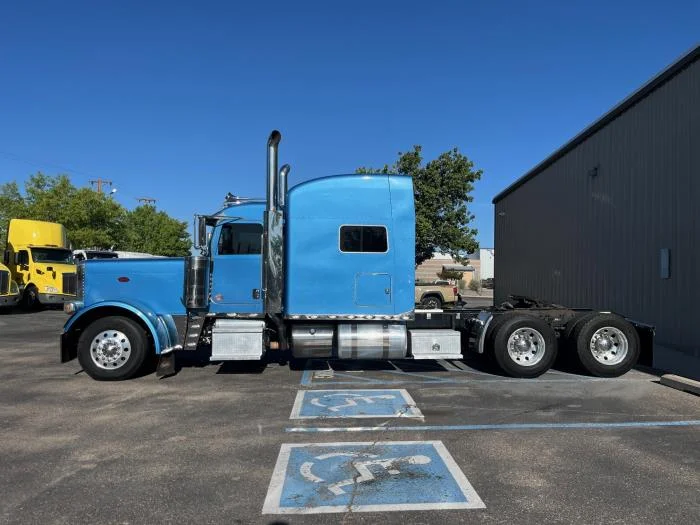 2020 Peterbilt 389 — photo 3
