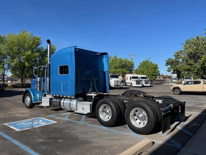 2020 Peterbilt 389 — photo 4