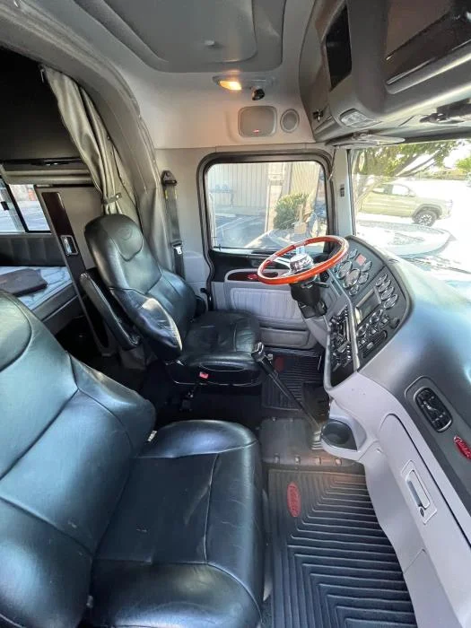 2020 Peterbilt 389 — photo 14