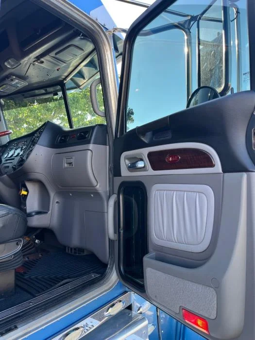 2020 Peterbilt 389 — photo 12