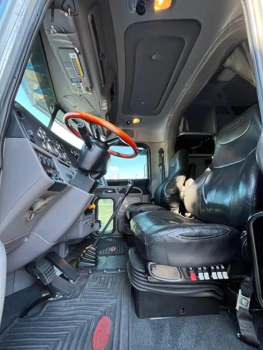 2020 Peterbilt 389 — photo 10