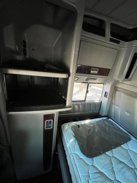 2020 Peterbilt 389 — photo 20