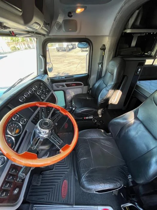 2020 Peterbilt 389 — photo 11