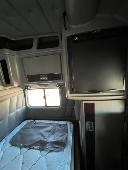2020 Peterbilt 389 — photo 22