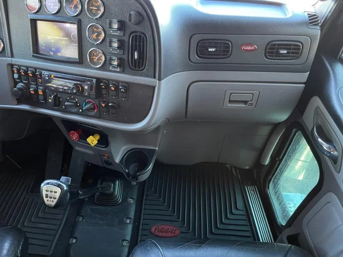 2020 Peterbilt 389 — photo 18