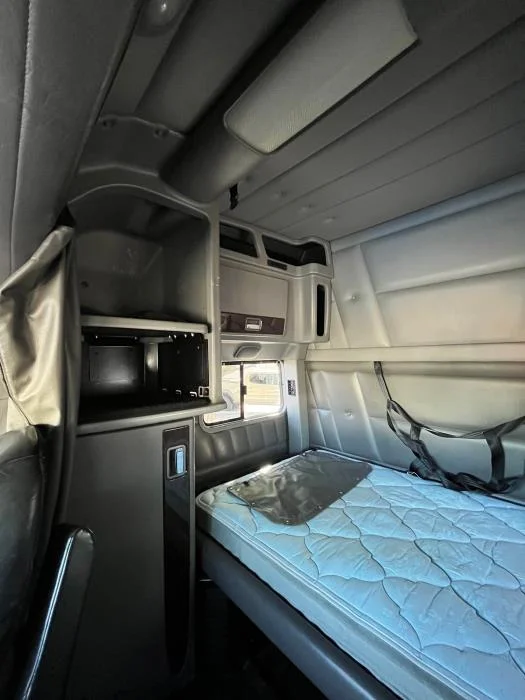 2020 Peterbilt 389 — photo 19