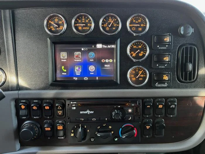 2020 Peterbilt 389 — photo 17