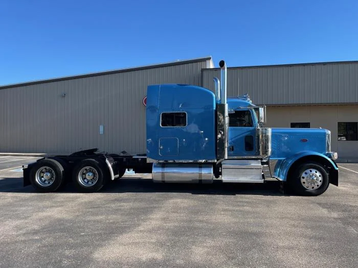 2020 Peterbilt 389 — photo 7