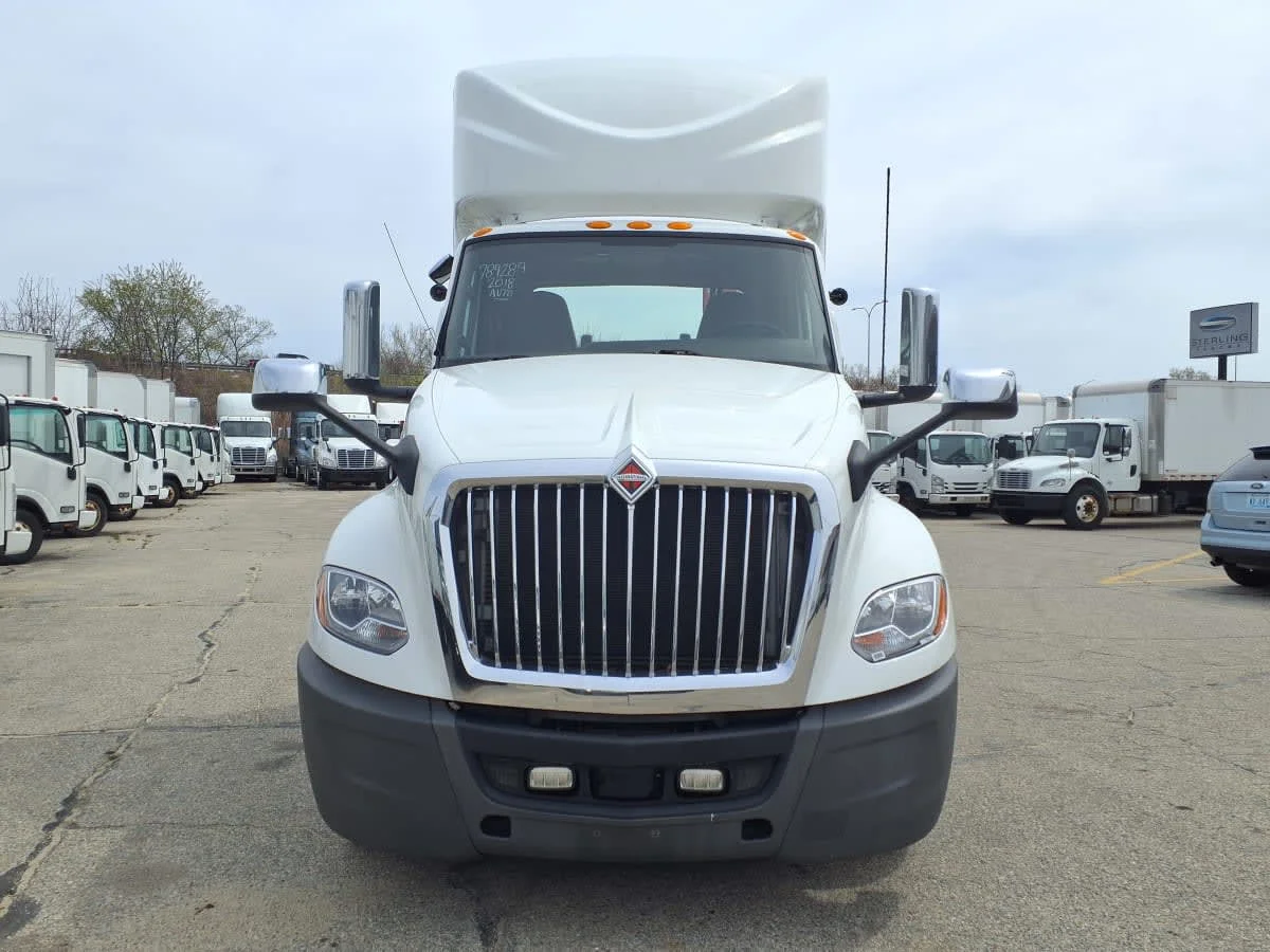 2018 International LT - image 2