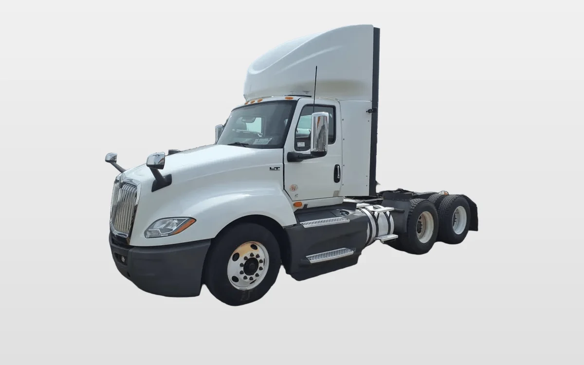 2018 International LT - image 1