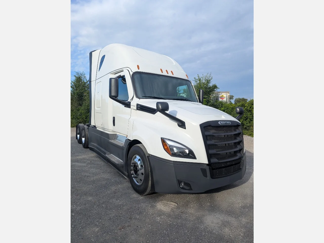 2026 Freightliner in York Street Elmhurst, IL — photo 4