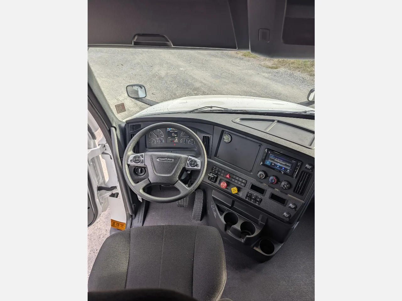 2026 Freightliner in York Street Elmhurst, IL — photo 14