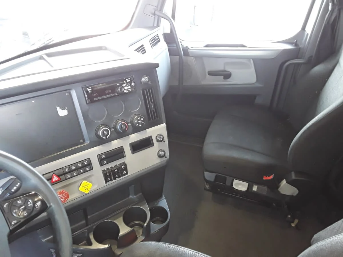 2020 Freightliner Cascadia in Hilliard, OH — photo 7