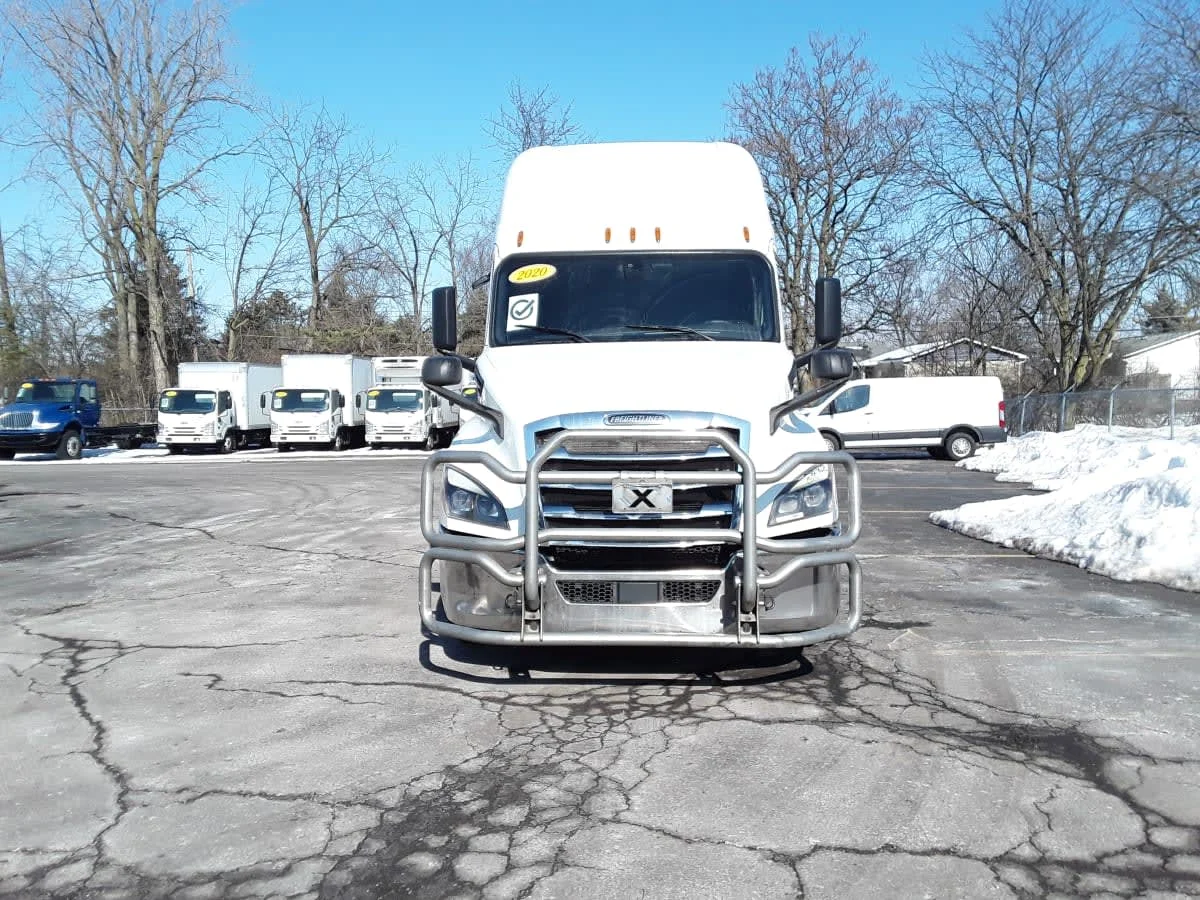 2020 Freightliner Cascadia in Hilliard, OH — photo 2