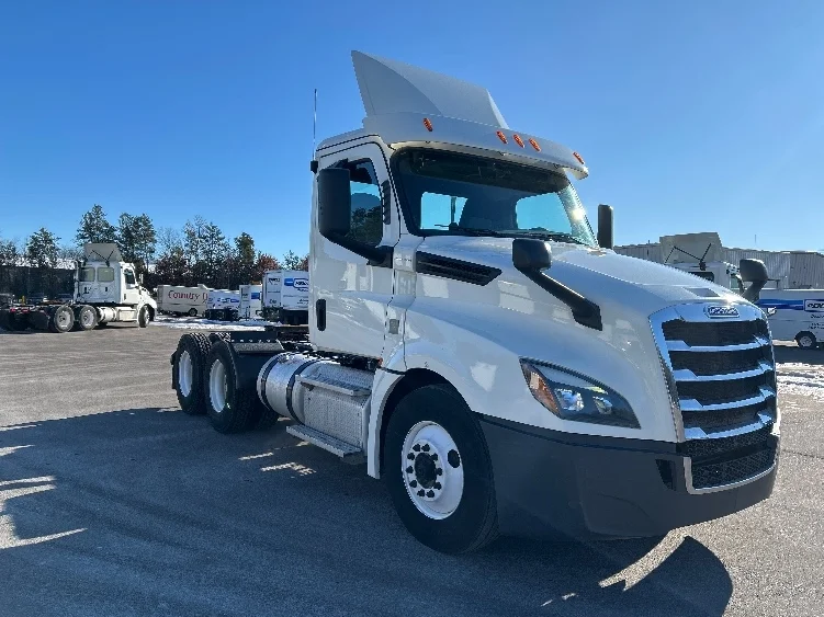 2019 Freightliner Cascadia in Brooklyn Park, MN