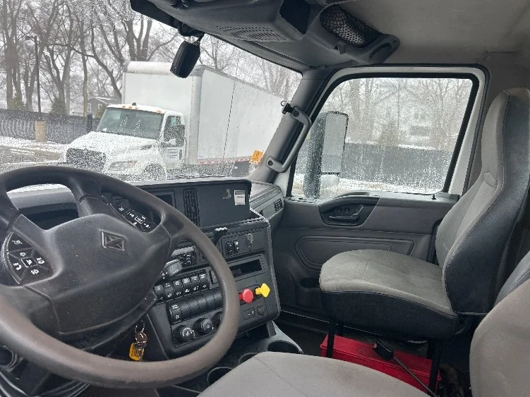 2019 International LT in Byron Center, MI — photo 10