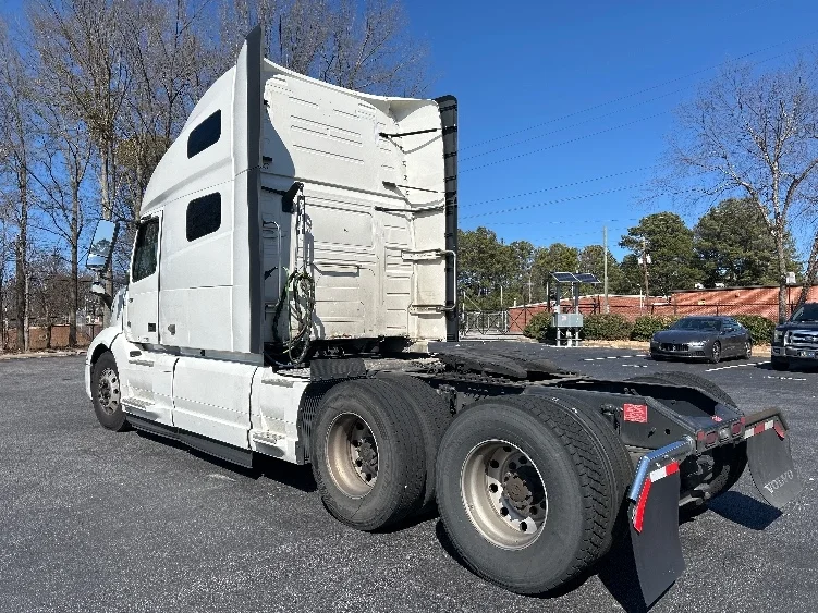 2022 Volvo VNL 760 - image 5