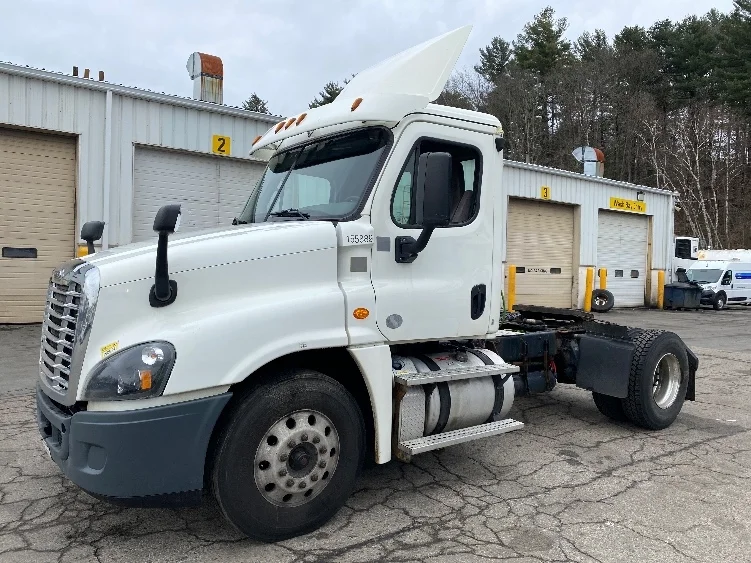 2017 Freightliner Cascadia - image 3