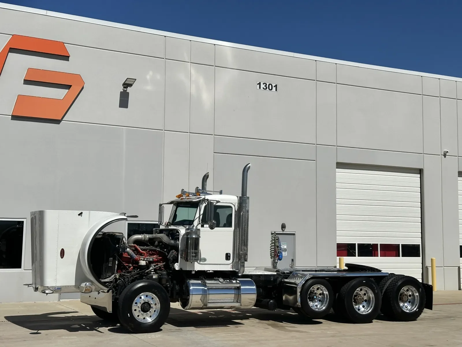 2019 Peterbilt 389 - image 10