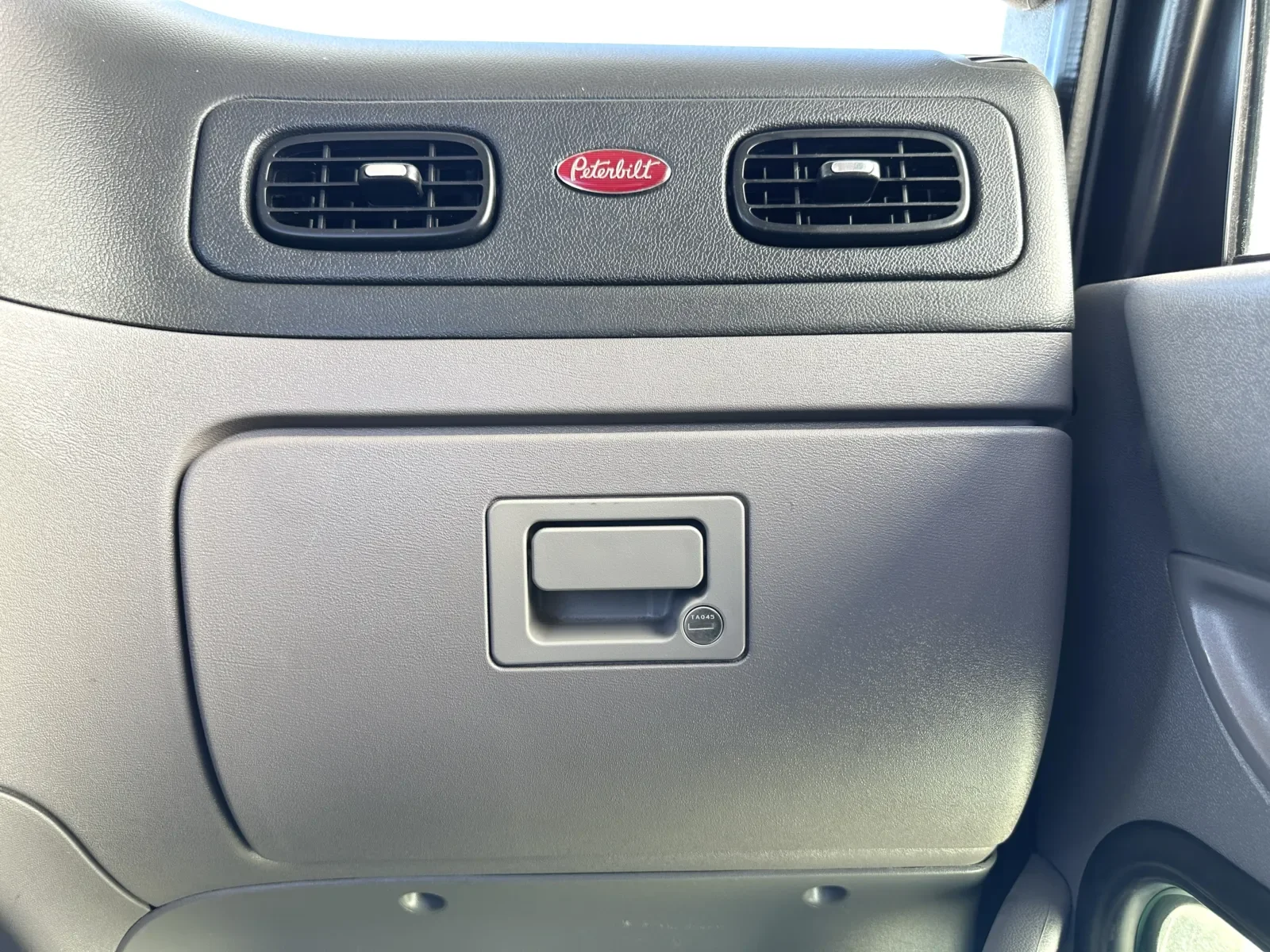 2019 Peterbilt 389 in Hutchins, TX — photo 19