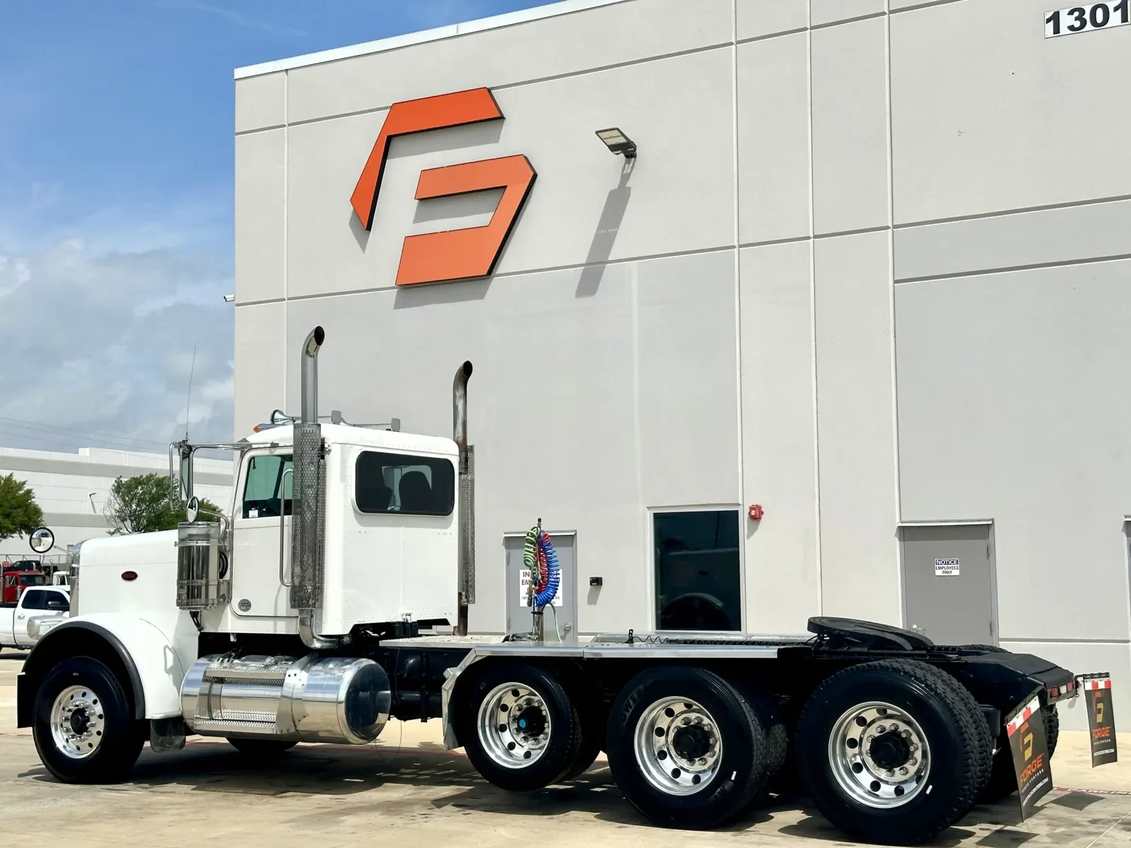 2019 Peterbilt 389 in Hutchins, TX — photo 6