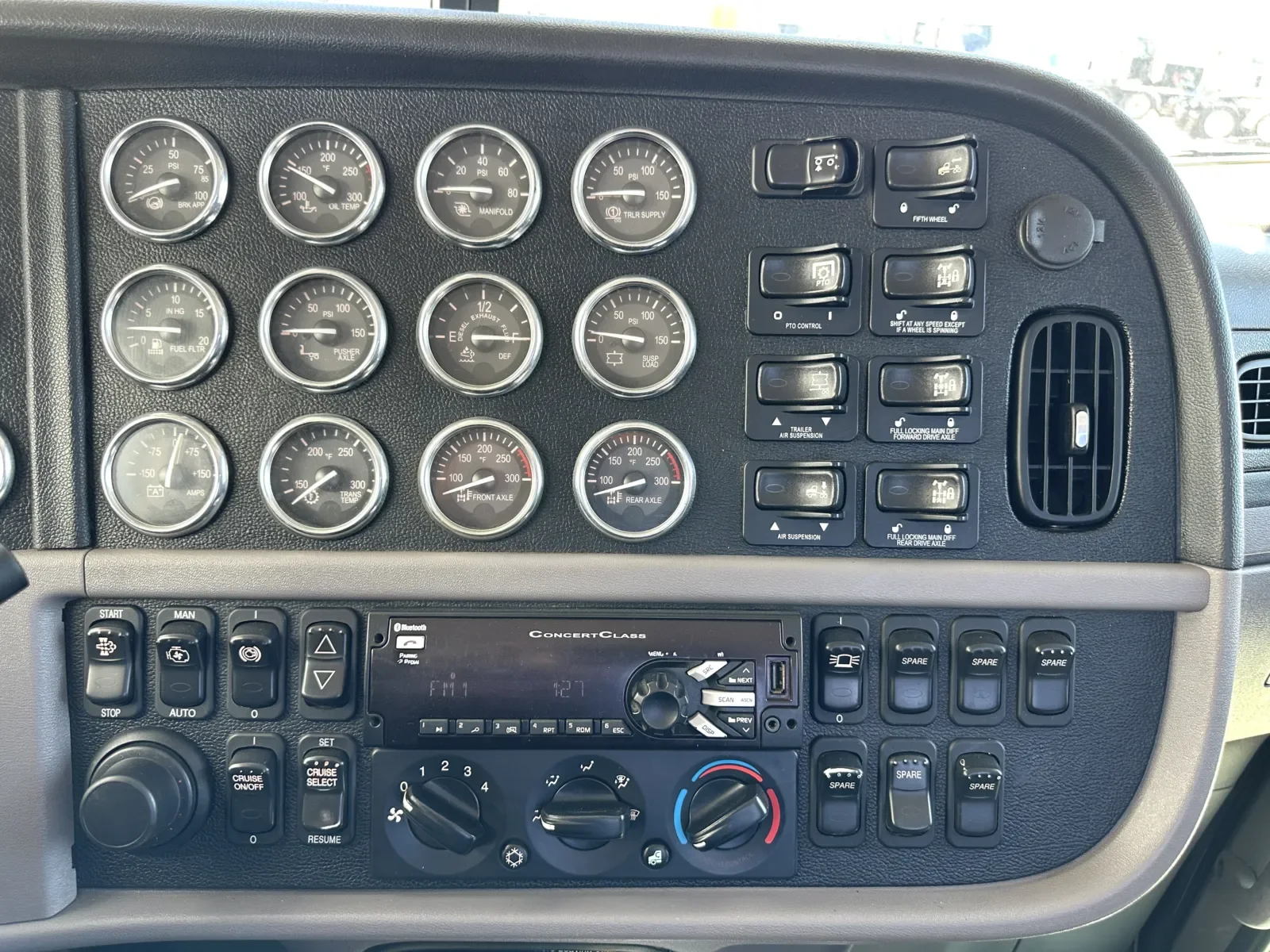 2019 Peterbilt 389 - image 18